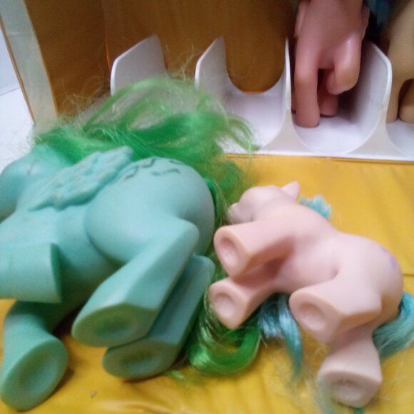 My Little Pony Vintage 80s Lot Plastic Case 5 Pony's 2 Hats - Picture 7 of 16